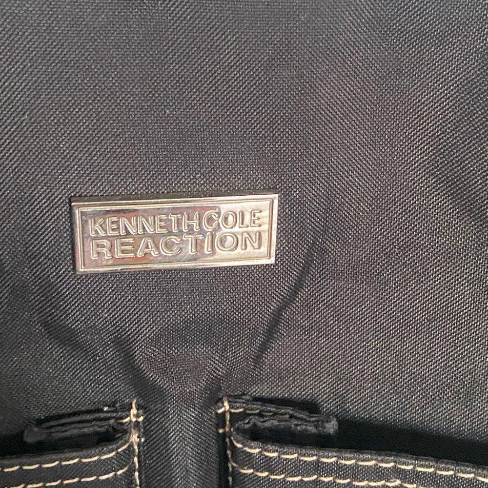 Woman’s Kenneth Cole shoulder bag/purse, holds everything! - Picture 3 of 12